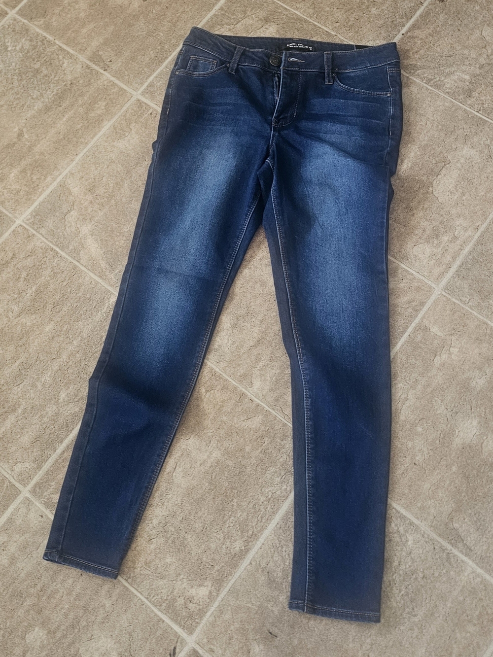 Women's Almost Famous mid Rise skinny jeans size 9